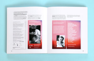 Doppelseite mit Ausstellungsflyer des Frauenmuseums Hittisau in Vorarlberg